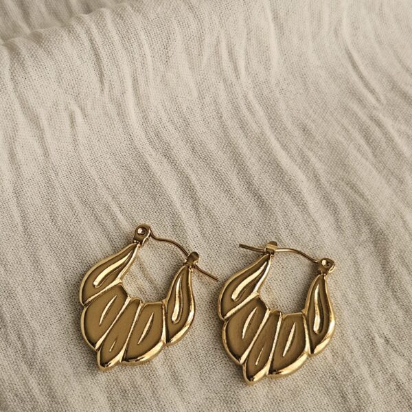 Laurel Hoops